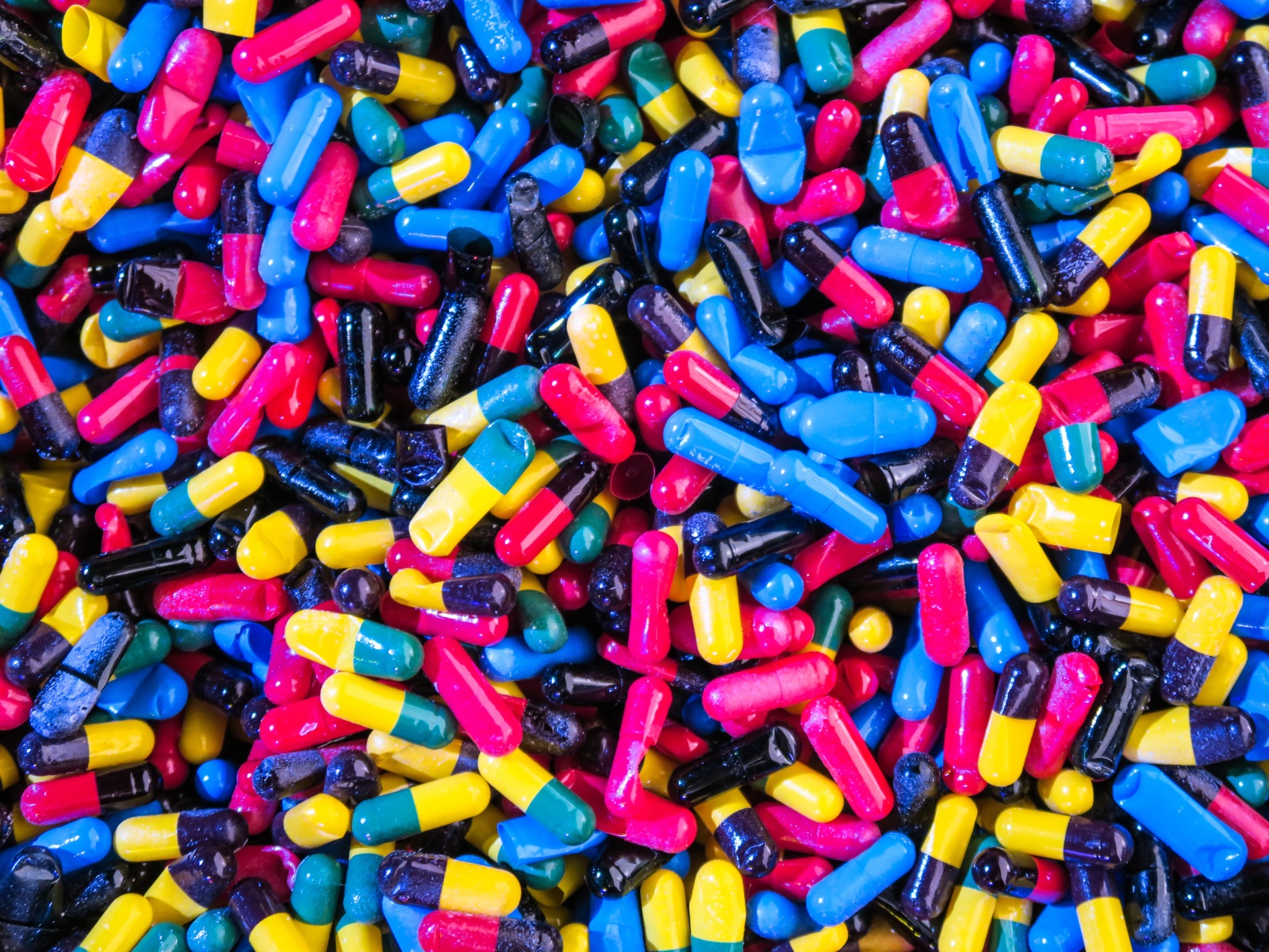  COVID-19: Antivirals and Therapeutics
