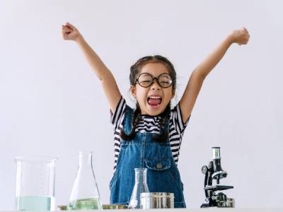 10 Great Holiday Gifts for Your Mini-Scientist