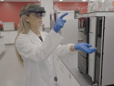 Going Hands-Free in the Lab: Using Extended Reality to Capture Data and Boost Productivity