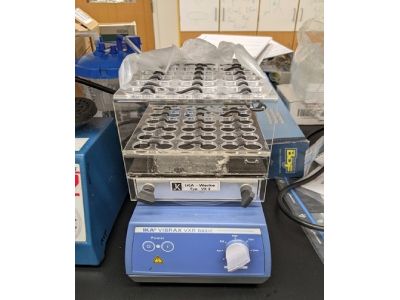 A Compact Shaker With Various Attachments and Speed Ranges