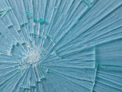 Fluorescence Imaging Demonstrates How 3D Cracks Are Formed in Brittle Materials