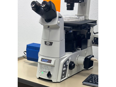 Inverted Microscope With Great Magnification and Filtered Viewing