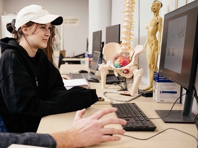 Pre-med Illustration Students Gain Experience through Forensic Collaboration